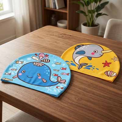 bonnet de bain enfant besign ludique avec motifs marins