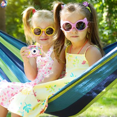 appareil photo enfant entre soeurs