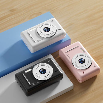 appareil photo numerique compact disponible en trois coloris