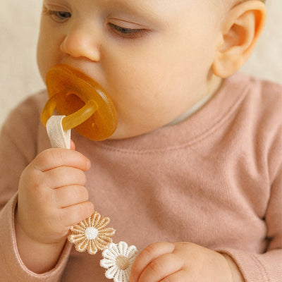 attache tetine clip de fixation universel