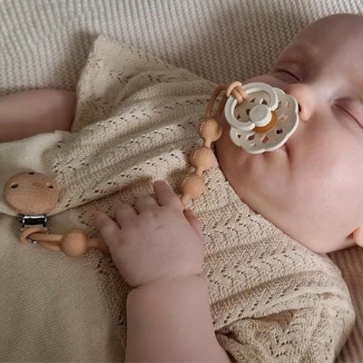 attache tetine design texture