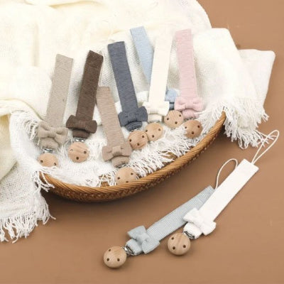 attache tetine nœud décoratif 