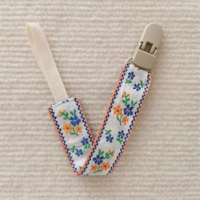 attaches tetine bleu