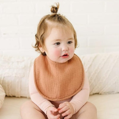 bavoir forme arrondie couvrante