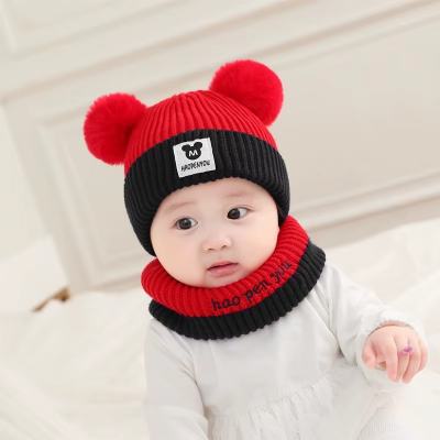 bonnet bebe noir rouge