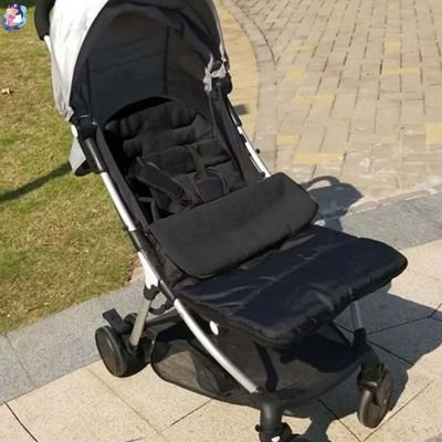 chanceliere poussette pour promenade en extérieur