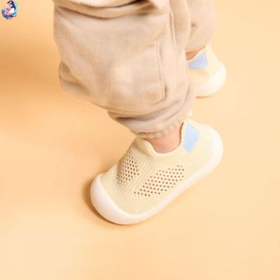 chaussure bebe adaptable au pieds