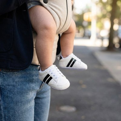 chaussure bebe matiere synthetique blanche