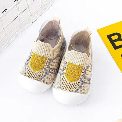 chaussures pour bebe en maille beige