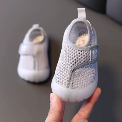 chaussures pour bebe en maille fermeture velcro