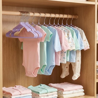 cintre bebe​​ materiau plastique resistant