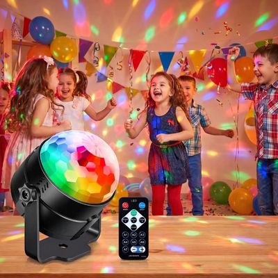 lampe de scene entre amis