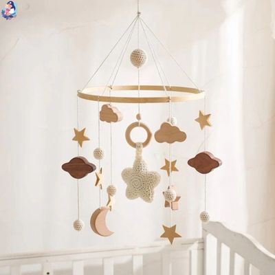 mobile bebe bois nordique sensoriel design attrayant