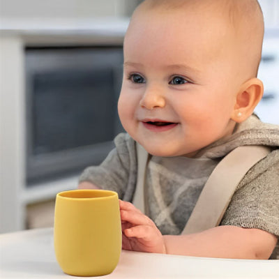 verre bebe en silicone anti renversement accompagne vers l'autonomie