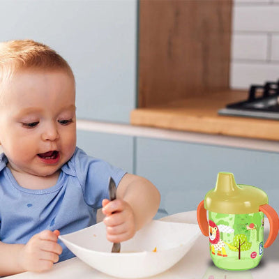 verre bebe renforce les competences motrices 